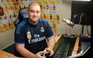 รู้จักกับ Jamie Bateson! ชายผู้เล่น FIFA วันละ 12 ชั่วโมงทุกวันเป็นอาชีพ