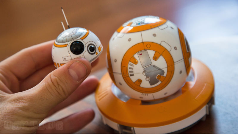 5 ของขวัญที่ควรซื้อให้เกมเมอร์ในช่วงปีใหม่นี้ 5 Sphero BB-8
