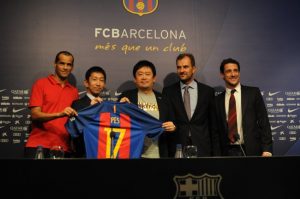 Konami เซ็นร่วมบาร์ซ่าจับลงเกม PES 2017