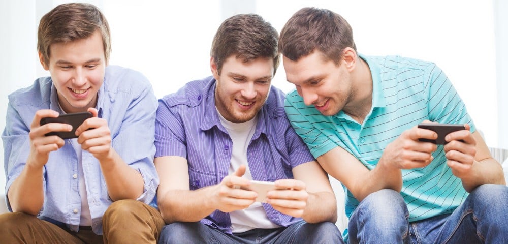 Guys_playing_mobile_games-featured_image