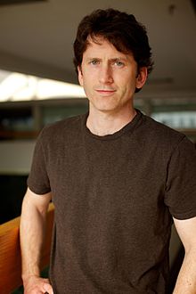 ห่างหายไปนาน Bethesda เผยอาจจะมีเกมใหม่เร็ว ๆ นี้ 2 220px ToddHoward2010sm