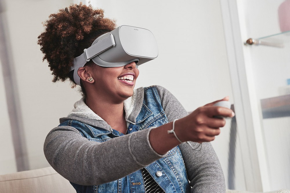 Oculus Go เครื่องเล่น VR เเบบ Standalone ไม่ต้องใช้สาย เล่นได้ทันที!! 2 oculus go lifestyle 2 2