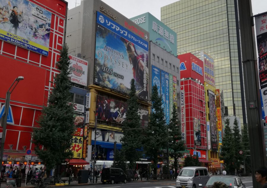 Ubisoft มั่นใจ Assassin's Creed Odyssey จะเป็นภาคที่ประสบความสำเร็จในญี่ปุ่นมากที่สุด 2 assassins creed odyssey in akihabara 00