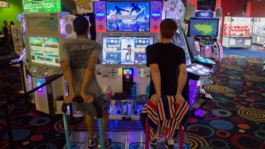 เกมเมอร์สู้ชีวิต ต่อสู้โรคอ้วนลดน้ำหนัก 125 ปอนด์ จากเกม Dance Dance Revolution 2 Dance Dance Revolution