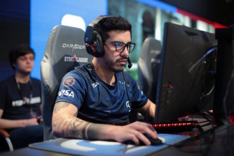 โปรเพลเยอร์ CSGO ถูกก่อกวนด้วย "รูปกระบอกข้าวหลาม" 11 โปรเพลเยอร์ CSGO ถูกก่อกวนด้วย “รูปกระบอกข้าวหลาม”