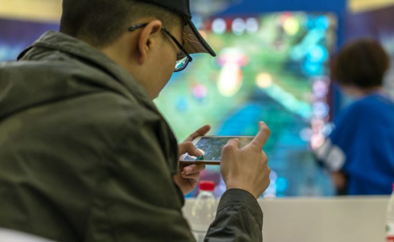 Tencent เตรียมสร้างสมาร์ทโฟนเล่นเกมของตนเอง