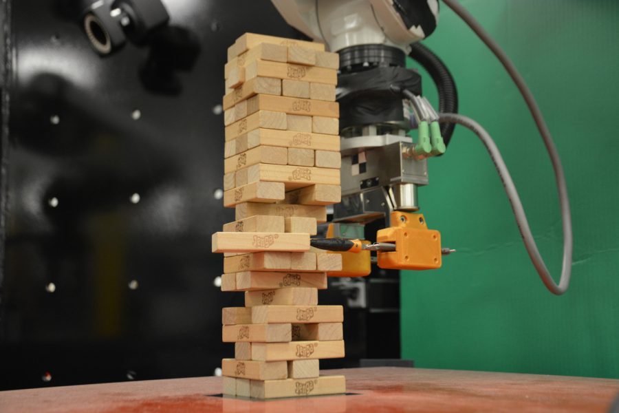 นักวิจัย MIT พัฒนาแขนจักรกลให้เล่นคอนโดไม้โดยไม่ล้ม 1 Jenga Robot
