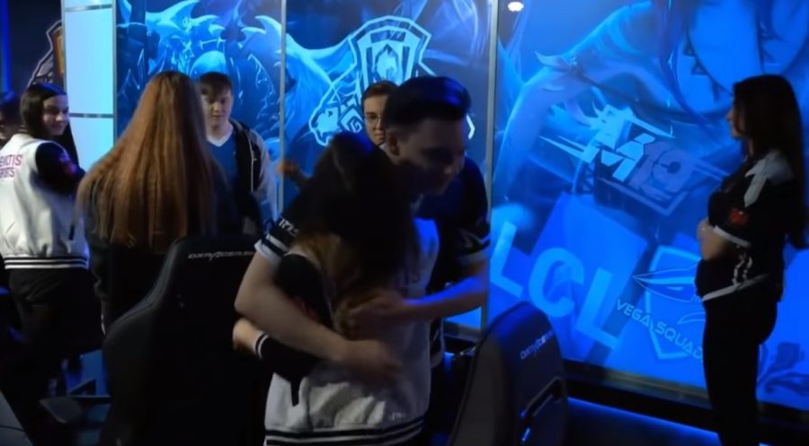 Vega Squadron จัดให้ !! ชนะทีมหญิงล้วน Vaevictis ใน 13 นาที หลังถูกหาว่ายื้อเกม 4 tyy