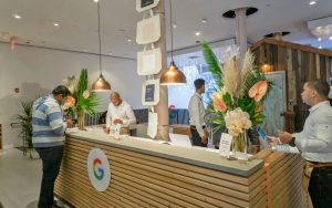 Google เริ่มทดสอบการแฝง Link สินค้าลงในใต้คลิป YouTube