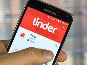 Tinder เพิ่มระบบเตือนผู้ใช้งานเพศทางเลือกในพื้นที่ประเทศที่มีกฎหมายเกี่ยวข้อง