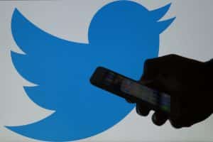 Twitter กำลังทดสอบระบบให้วิดีโอ YouTube สามารถเล่นได้ทันทีผ่านหน้า Timeline ใน iOS