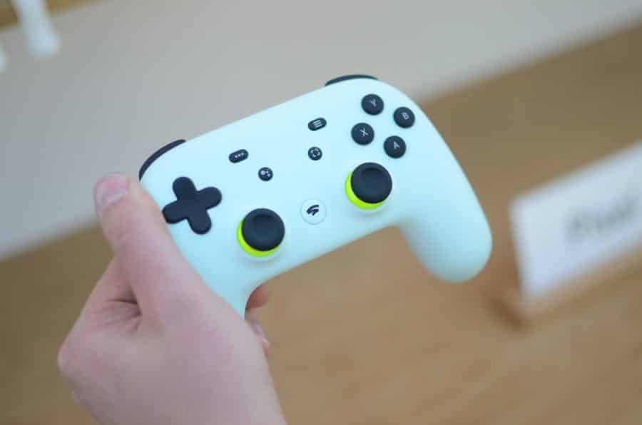 ผู้พัฒนาเกมบน Stadia เปิดใจ กลัวว่า Google จะยกเลิกการพัฒนาโปรเจกต์ในอนาคต 1 google stadia controller 3 4928x3264 1