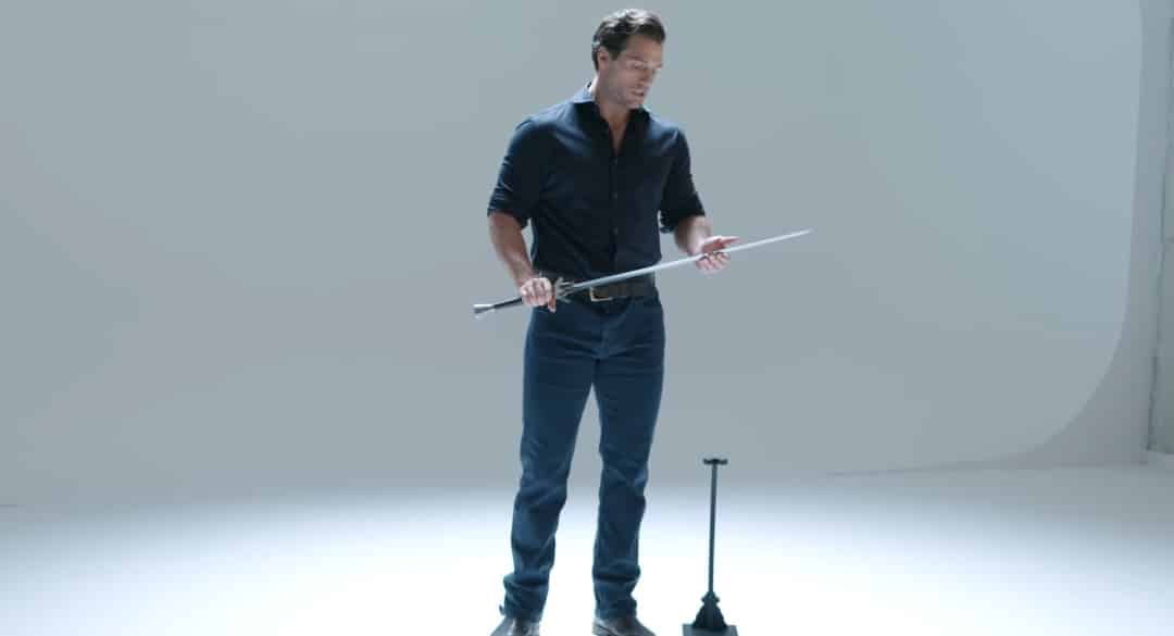 Henry Cavill เป็นคนขอให้ทีมงานออกแบบด้ามดาบใหม่ในซีรีส์ The Witcher 2 2020 01 30 103821