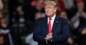 Donald Trump กล่าวโทษ Apple ที่ปฏิเสธไม่ปลดล็อกไอโฟนของอาชญากรและผู้ค้ายาเสพติด