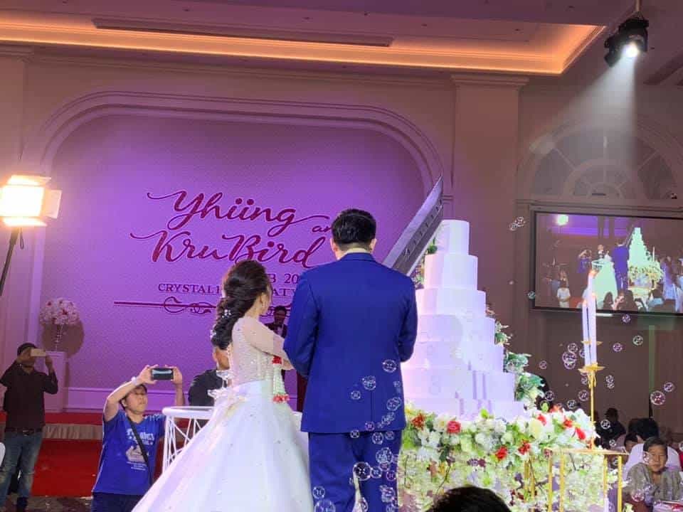 พบกับคู่บ่าวสาวเกมเมอร์จากไทย ตัดเค้กแต่งงานด้วยดาบ Fusion Sword ขนาดใหญ่ยักษ์ 1 thai gamer wedding 02