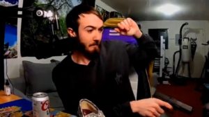 สตรีมเมอร์ Call of Duty โดนแบน Twitch หลังลั่นไกปืนจริงระหว่างไลฟ์สตรีมโดยไม่ได้ตั้งใจ