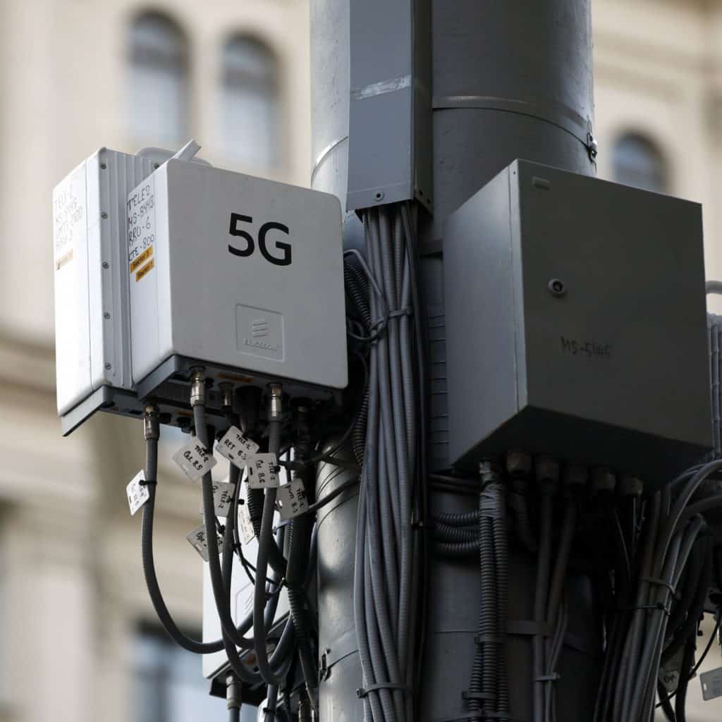 อังกฤษวุ่น ! เกิดเหตุวางเพลิงเสาสัญญาณเครือข่าย 5G จากความเชื่อที่ว่ามันอาจเป็นตัวแพร่กระจายเชื้อ COVID-19 2 1176353209.jpg