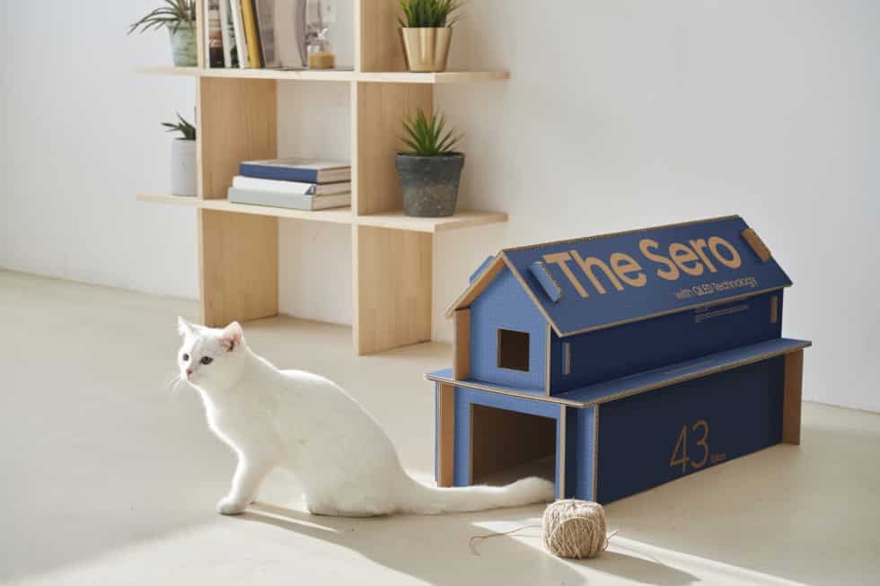 Samsung เปลี่ยนหีบห่อสินค้าทีวีใหม่ ให้ง่ายต่อการใช้ซ้ำและทำบ้านน้องแมว 1 Eco Packaging for Lifestyle TV Lineup 1
