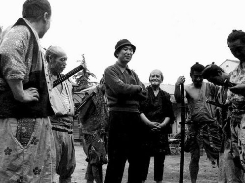 รู้จัก Akira Kurosawa ผู้กำกับหนังซามูไร ที่สร้างแรงบันดาลใจให้ Ghost of Tsushima 5 Akira Kurosawa 4
