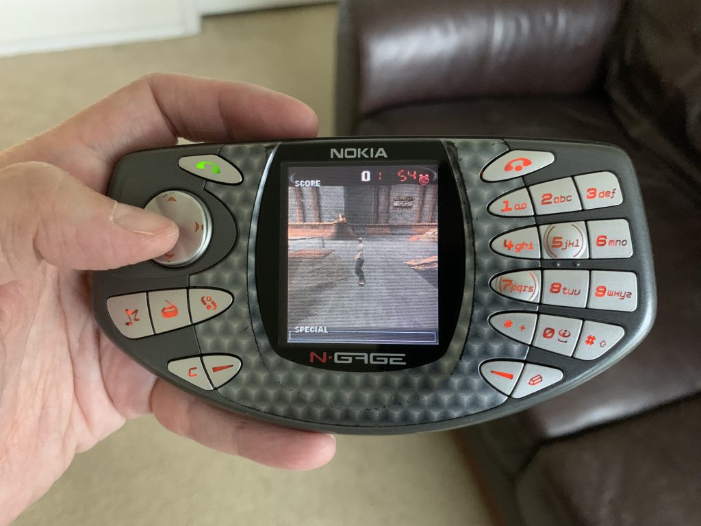 Nokia N-Gage ตำนานมือถือสำหรับเล่นเกมที่ไอเดียล้ำหน้ามาก่อนกาล 3 Nokia N Gage 2