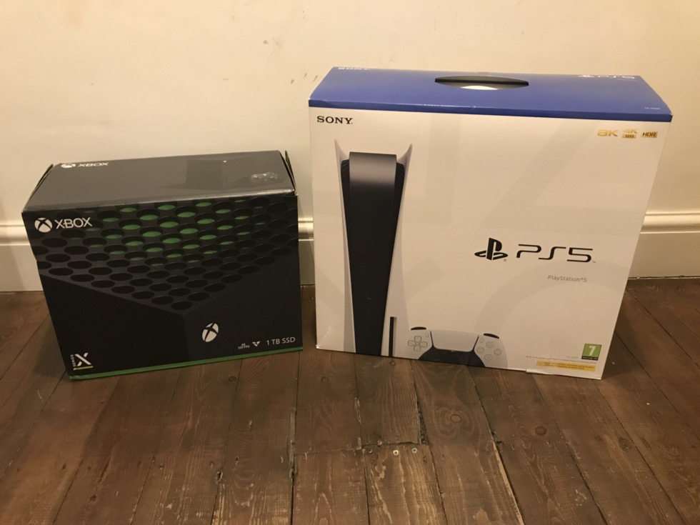 PS5 and Xbox Series X boxes a scaled 1