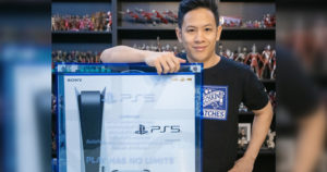 โอม Cocktail ร่วมแคมเปญโปรโมท PlayStation 5 พร้อมโชว์เครื่องแพ็กเกจพิเศษ สลักชื่อไว้ให้โดยเฉพาะ