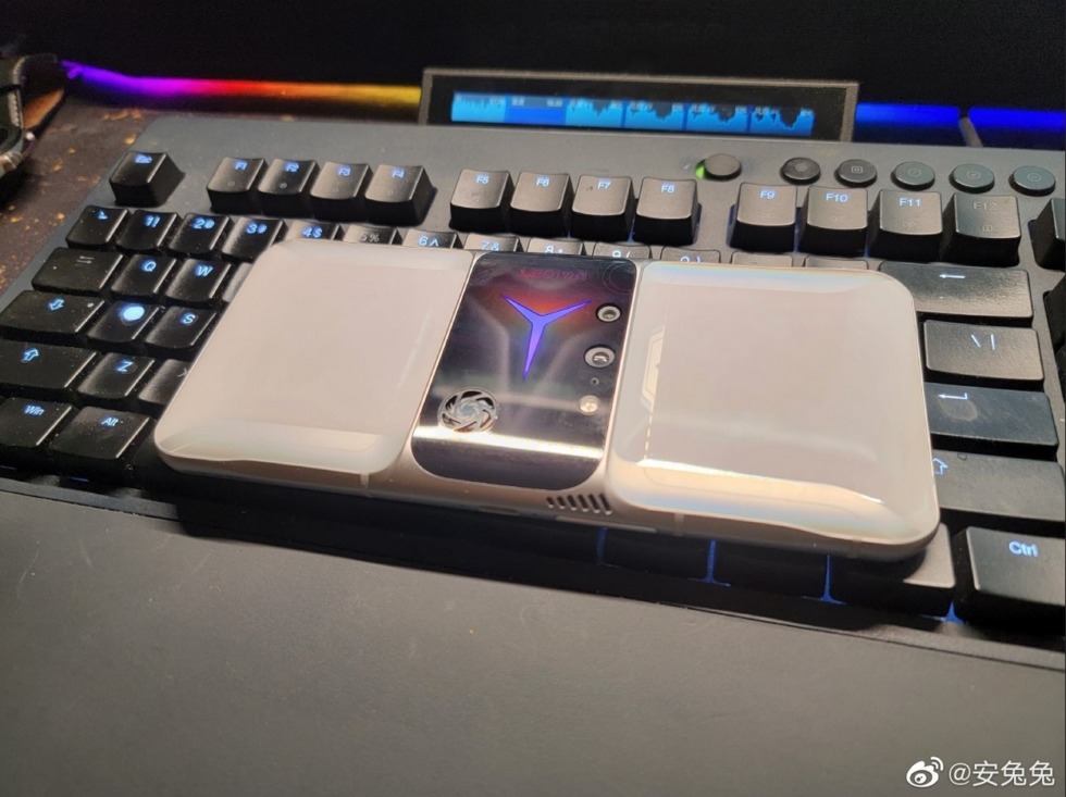 หลุด ! มือถือ Lenovo Legion รุ่นใหม่ พร้อมดีไซน์สุดประหลาด คาดมีการเปิดตัวเร็ว ๆ นี้ 2 Lenovo Legion