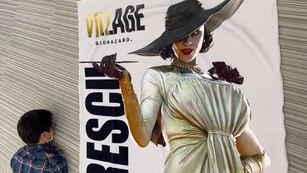 Capcom ทำผ้าเช็ดตัว Lady Dimitrescu ยาวเกือบ 3 เมตร แจกเป็นของรางวัลในกิจกรรมโปรโมต Resident Evil Village