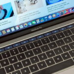 Apple โละดีไซน์ใหม่! อาจไม่ใส่ Touch Bar มาให้และเปลี่ยนเป็นปุ่มจริงใน Macbook Pro 2021 1 apple macbook pro 13 inch touch bar review 1 2 2 768x768 1