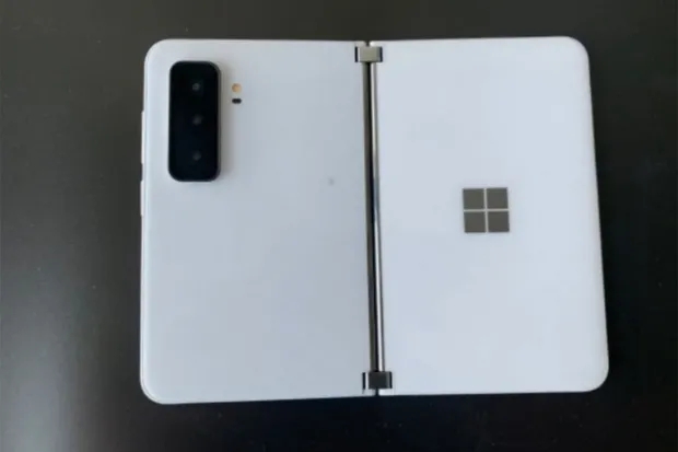 ภาพหลุด Surface Duo 2 เผยให้เห็นการจัดวางกล้องหลัง 3 ตัวแบบใหม่