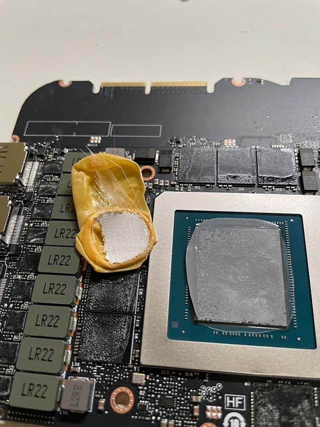 อย่างกับสุ่มกาชา! ผู้ใช้งาน Reddit พบเศษถุงมือในการ์ดจอ RTX 3090 ที่มีมูลค่า 1,500 ดอลลาร์