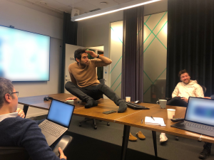 Josef Fares ผู้กำกับ It Takes Two เผยภาพขณะทีมงานกำลังประชุมเพื่อเตรียมพัฒนาเกมใหม่