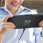 Nintendo Switch 2 เพิ่มระบบใหม่ที่ผู้เล่นร้องขอมานาน เพื่อยืดอายุการใช้งานของแบตเตอรี่ 1 nintendo switch 2 being held