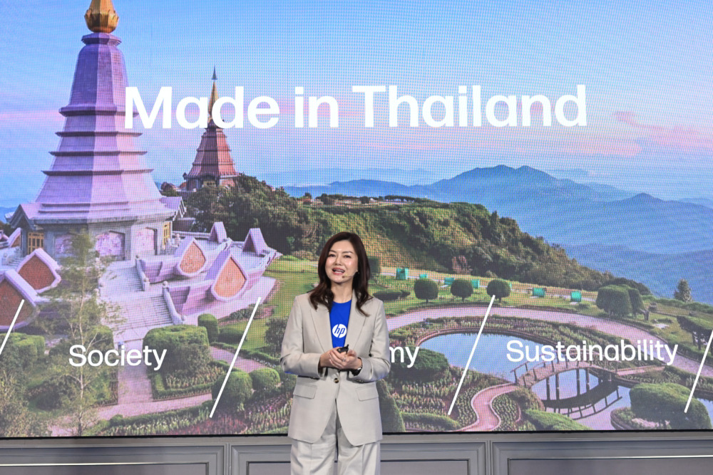 ‘HP, For Your Best Work’ เดินหน้าขับเคลื่อน AI ปลดล็อกทุกข้อจำกัด ยกระดับการทำงานให้คนไทย 4 Hp Elevate 2026 Varanit On Stage Candid Shot